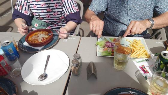 Spise ute på ferie.