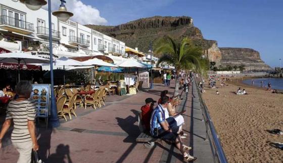 Strandpromenaden i Puerto de Mogán