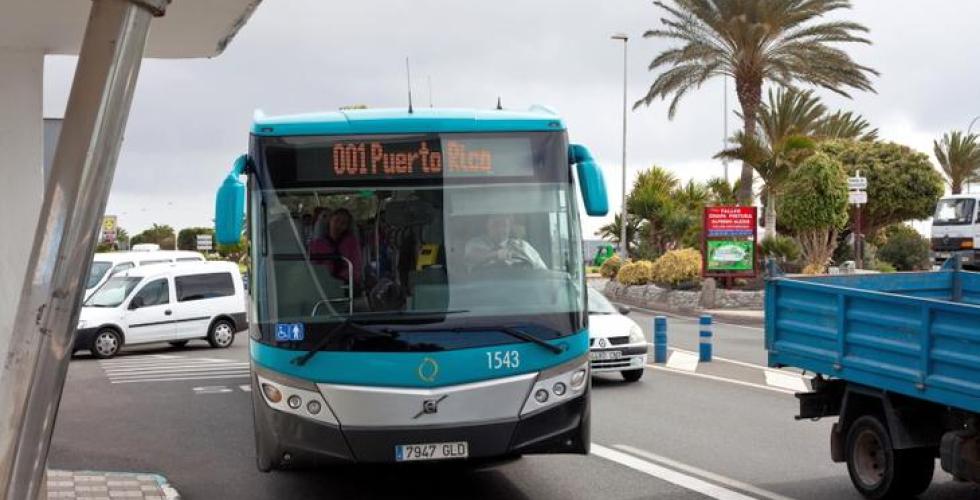 Buss ved holdeplass i Puerto Rico.