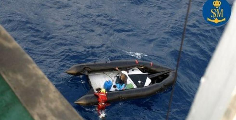 Det är inte ovanligt att gummibåtar som denna korsar Nordatlanten från Afrika till Kanarieöarna överlastade med människor.