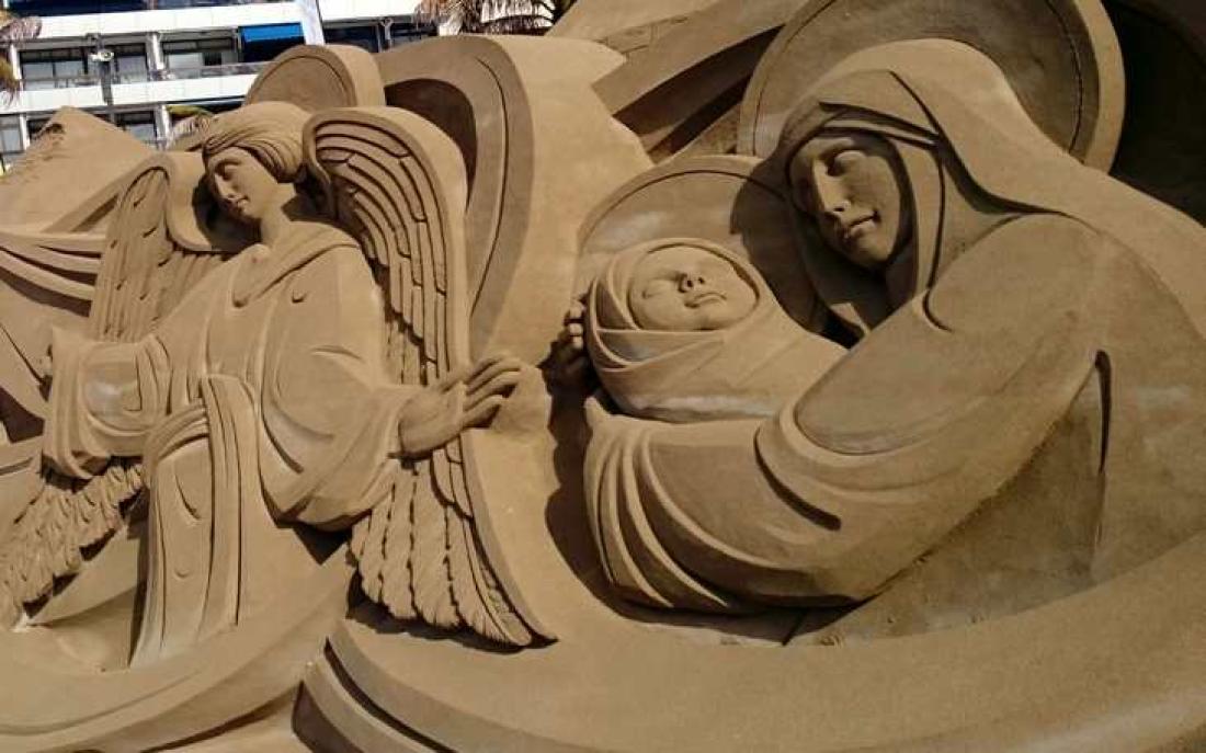 Julekrybbe i sand på Canteras-stranden, Las Palmas 2017