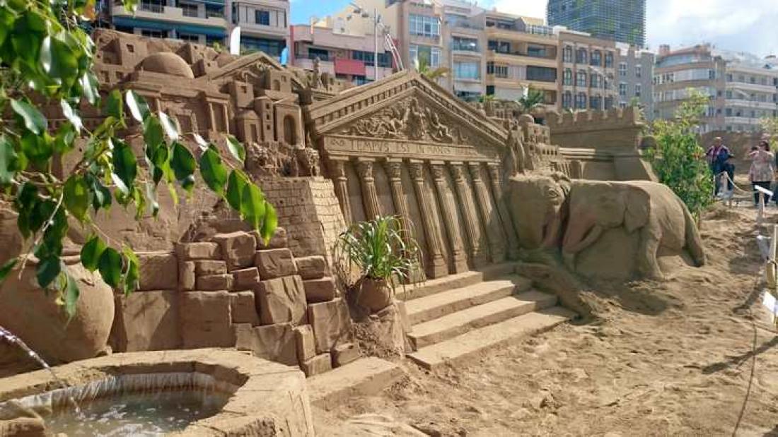 Julekrybbe i sand på Canteras-stranden, Las Palmas 2017