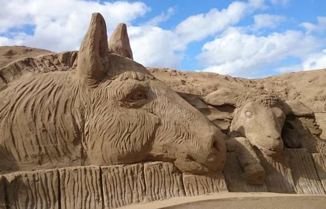 Julekrybbe i sand på Canteras-stranden, Las Palmas 2017
