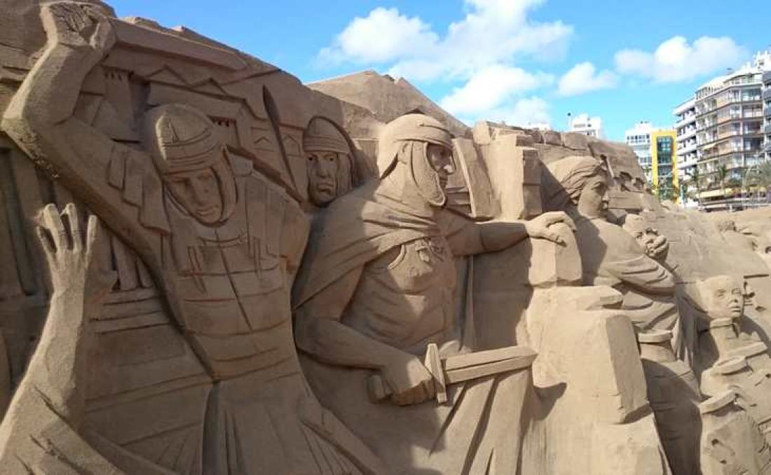 Julekrybbe i sand på Canteras-stranden, Las Palmas 2017